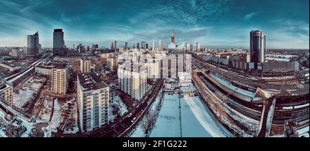 Magnifique vue panoramique sur la ville de Varsovie Centre avec gratte-ciels de la ville de Varsovie et CHMIELNA 89 CRISTAL DE VARSOVIE - un verre p Banque D'Images