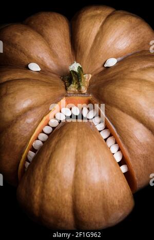 Halloween citrouille sur un noir Banque D'Images
