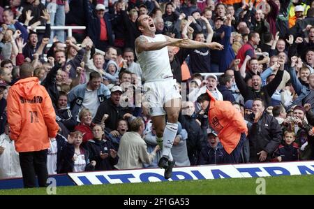 WEST HAM V CHELSEA 3/5/2003 DI CANIO APRÈS AVOIR OBTENU LA NOTE DAVID ASHDOWNPREMIER LEAGUE FOOTBALL Banque D'Images