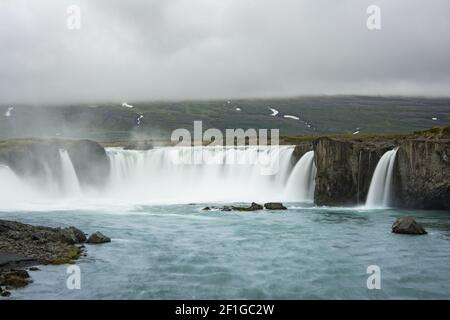 De magnifiques cascades Godafoss en Islande du nord. Vitesse d'obturation lente Banque D'Images