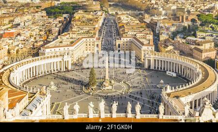 Vue aérienne de Rome depuis le point de vue de la basilique Saint-Pierre Banque D'Images