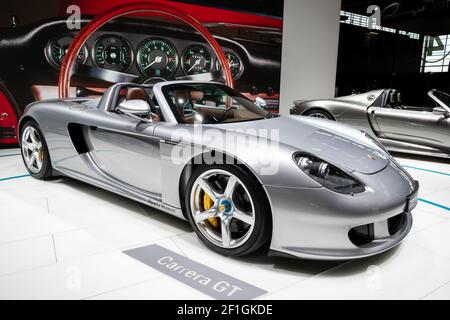 La voiture de sport Porsche Carrera GT au salon de l'automobile de Paris. France - 3 octobre 2018 Banque D'Images