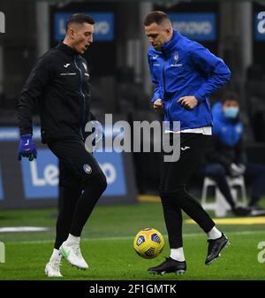 Milan, Italie. 08 mars 2021. Pierluigi Gollini et Josip Ilicic d'Atalanta BC se réchauffent pendant le Serie UN match de football entre le FC Internazionale et Atalanta BC au stade San Siro de Milan (Italie), le 14 février 2021. Photo image Sport/Insidefoto crédit: Insidefoto srl/Alamy Live News Banque D'Images