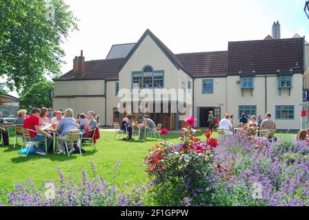 The Hole in the Wall Pub and Garden, Queen Square, Bristol, Angleterre, Royaume-Uni Banque D'Images