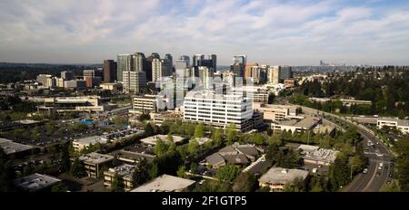 Vue panoramique Bellevue Washington City Skyline Seattle en arrière-plan Banque D'Images