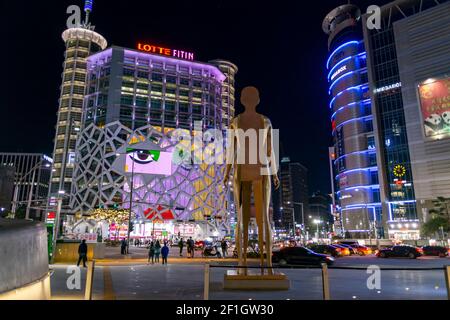 Séoul, Corée du Sud. 25 mai 2017. Le Dongdaemun Design Plaza est un important centre de développement urbain, conçu par le célèbre architecte britannique Zaha Hadid. Banque D'Images
