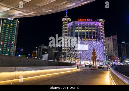 Séoul, Corée du Sud. 25 mai 2017. Le Dongdaemun Design Plaza est un important centre de développement urbain, conçu par le célèbre architecte britannique Zaha Hadid. Banque D'Images