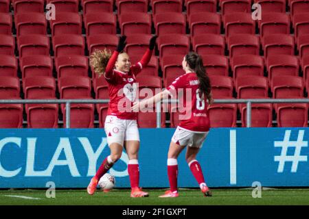 Ebony Salmon of Bristol City Women (L) célèbre après avoir marquant son troisième but avec Carla Humphrey of Bristol City Women (R). Barclays Women's Super League match, Bristol City Women v Reading Women au stade Ashton Gate à Bristol, Avon, le lundi 8 mars 2021. Cette image ne peut être utilisée qu'à des fins éditoriales. Utilisation éditoriale uniquement, licence requise pour une utilisation commerciale. Aucune utilisation dans les Paris, les jeux ou les publications d'un seul club/ligue/joueur. photo de Lewis Mitchell/Andrew Orchard sports photographie/Alamy Live news Banque D'Images