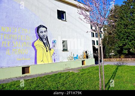 GRETA Thunberg, jeune activiste du changement climatique, murale sur le mur d'une maison dans le district de Trullo. Rome, Italie, Europe, UE Banque D'Images