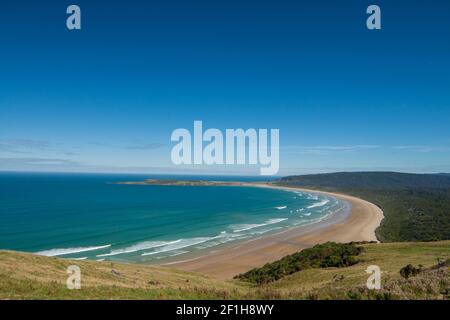 Vue sur la baie de Tutuku, plage de l'océan Pacifique, Catlins, Southland, Nouvelle-Zélande Banque D'Images