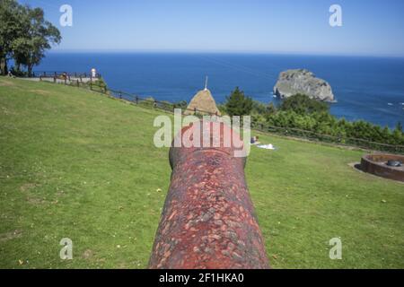 Fer militaire Canon à l'autre du pays Basque dans le nord de l'Espagne Banque D'Images