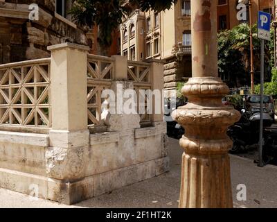 Détail lampe de rue, quartier de Coppede situé à Rome, Italie Banque D'Images