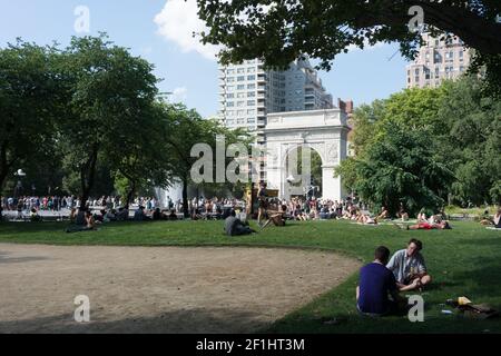 États-Unis, New York City, NY - Washington Square Arch, Washington Sqaure Park Banque D'Images