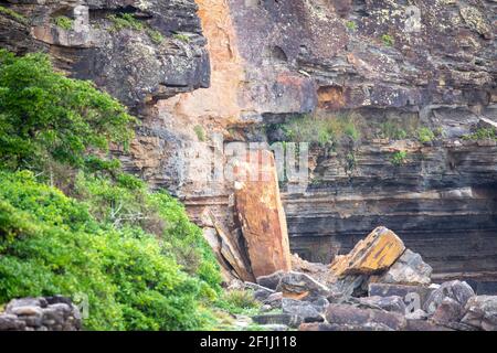 Érosion côtière, chute de roche de grès au bord de la falaise à Avalon Beach à Sydney, Nouvelle-Galles du Sud, Australie Banque D'Images