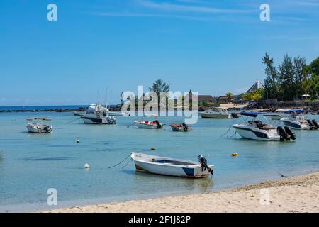 Bateau de pêche à la station d'atterrissage à Flic en Flac, à l'ouest de la république de Maurice. Banque D'Images