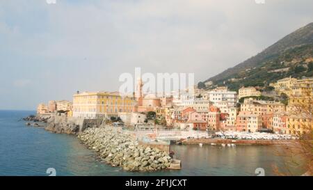 Vue sur la mer calme de Ligurie, la région de Gênes Nervi, l'un des plus beaux endroits de Ligurie Banque D'Images