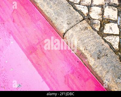 Trottoir sur la célèbre rue Rua Cor de Rosa à Lisbonne Banque D'Images