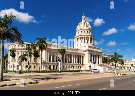 La Havane Cuba. 25 novembre 2020 : vue extérieure du Capitole de la Havane, une zone visitée par les touristes et les Cubains Banque D'Images