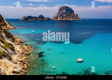 Ibiza, Espagne - 16 juin 2014 : es Vedra. Un des endroits les plus connus sur l'île d'Ibiza. Situé sur la plage de Cala d'Hort. En été, il est commun Banque D'Images