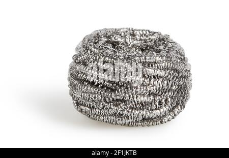 Épurateur en acier inoxydable, tampon à récurer (éponge métallique, tampon à récurer) pour laver la vaisselle isolé sur fond blanc avec passe-cheveux Banque D'Images