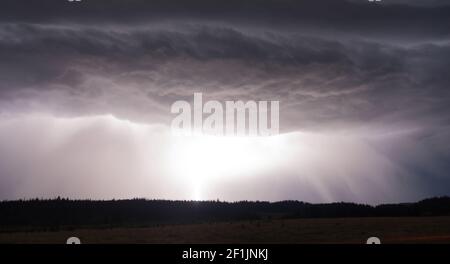 Plus de Norris Canyon Orage Foudre Yellowstone National Park Banque D'Images