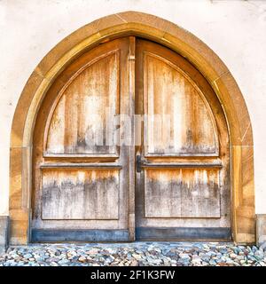 Grande porte en bois à ailes dans un mur en pierre avec un passage de porte en bois Banque D'Images