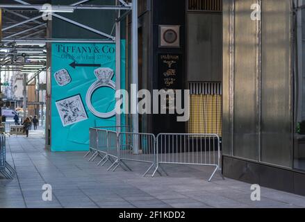 New York, États-Unis. 08 mars 2021. Les partisans de Pro Trump se sont rassemblés en dehors des tours de Trump alors que l'ancien président Trump se rend à New York pour la première fois après avoir quitté son poste. (Photo de Steve Sanchez/Pacific Press) Credit: Pacific Press Media production Corp./Alay Live News Banque D'Images