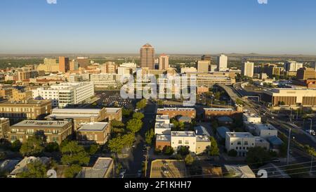 Lever de soleil au-dessus du centre-ville d'Albuquerque, Nouveau-Mexique Banque D'Images