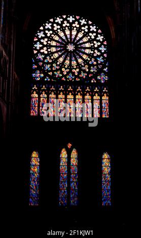 Saint-Malo, Bretagne / France - 19 août 2019 : vue détaillée des vitraux dans la cathédra Banque D'Images
