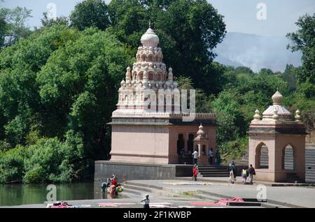 Temples sur Krishna Ghat, situé derrière le Phadnis AMA, Menavali, Wai, Maharashtra, Inde Banque D'Images