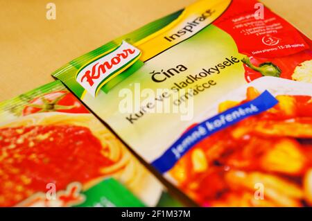 POZNAN, POLOGNE - 03 février 2014 : Knorr fix pour différents plats en sachets Banque D'Images