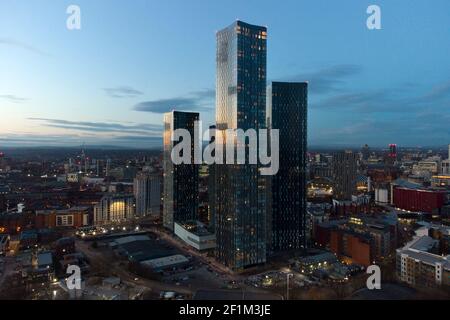 Manchester, Royaume-Uni, 8 mars 2021. Une photo aérienne montre le développement de Deansgate Square sur Owen Street dans le centre de Manchester, y compris la Tour Sud, le plus haut bâtiment de la ville, Manchester, Grande-Bretagne 26 février 2021. L'horizon changeant de cityÕs des gratte-ciels a été comparé par certains à celui de Manhattan earnong le surnom de Manchattan. Manchester, Royaume-Uni. Crédit : Jon Super/Alay. Banque D'Images