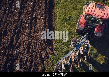 Champ de labour tracteur Banque D'Images