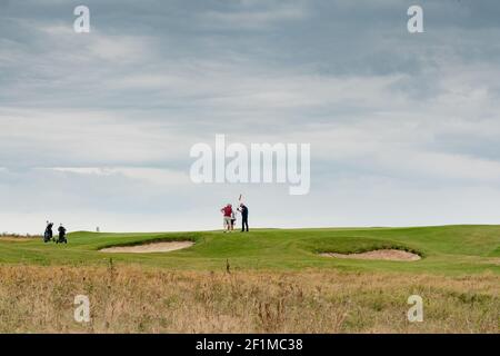 Les gens aiment jouer au golf sur le parcours d'Etretat La côte de Normandie Banque D'Images