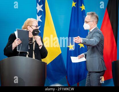 Berlin, Allemagne. 09e mars 2021. Heiko Maas (SPD), ministre des Affaires étrangères, et Bisera Turkovic, ministre des Affaires étrangères de Bosnie-Herzégovine, donnent une conférence de presse au Bureau fédéral des Affaires étrangères après une réunion. Credit: Kay Nietfeld/dpa Pool/dpa/Alay Live News Banque D'Images