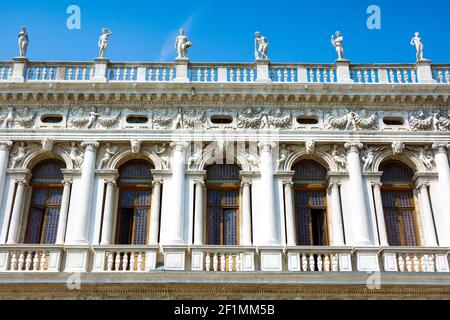 Façade de la Bibliothèque Marciana ou de la Bibliothèque Saint-Marc, Venise, Italie Banque D'Images