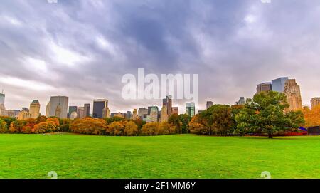 Manhattan Skyline à Central Park à New York, États-Unis Banque D'Images
