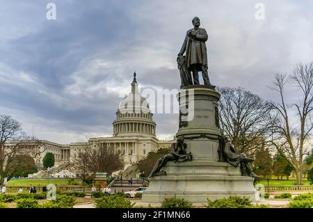 Le Capitole et la statue de James A. Garfield à Washington DC en hiver, Etats-Unis Banque D'Images