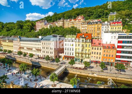 Karlovy Vary, République tchèque - 26 août 2016 : vue et promenade sur les toits colorés, Karlovy Vary, république tchèque, 26 août 2016 Banque D'Images