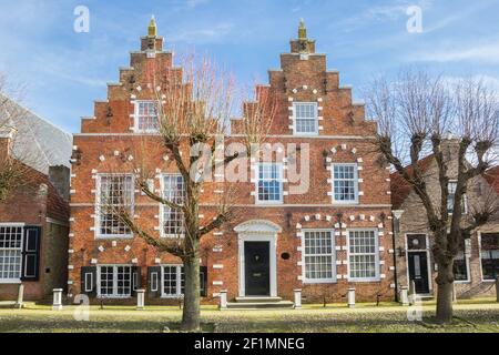 Façade avec STEP gables sur des maisons historiques à Sloten, pays-Bas Banque D'Images