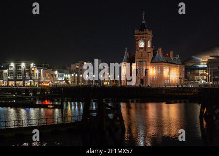 Bâtiment Pierhead, baie de Cardiff, Cardiff, pays de Galles la nuit Banque D'Images