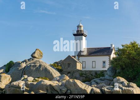 Phare et côte de Pontusval dans le nord de la Bretagne Banque D'Images