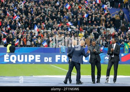 Les anciens joueurs Zinedine Zidane, Thierry Henry, Marcel Desailly et Patrick Vieira sont honorés avant lors du match international de football amical entre la France et le Brésil au Stade de France à Saint Denis (nord de Paris), le 26 mars 2015 - photo Stephane Allaman / DPPI Banque D'Images