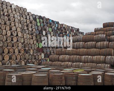 Scotland, Speyside Cooperage à Craigellachie où des milliers de fûts de whisky de scotch sont remis à neuf et réparés pour être utilisés par les distilleries. Banque D'Images