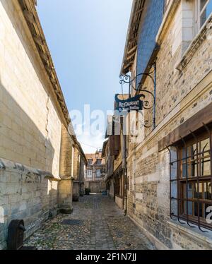 La rue historique de la prison dans le Vieux bassin Quartier de Honfleur Banque D'Images