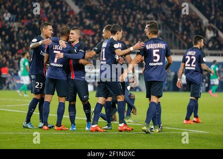 Lucas Rodrigues Moura da Silva (psg) a marqué un but et l'a célébré Marco Verratti (psg) lors du match de football L1 Paris Saint Germain (PSG) contre Saint Etienne le 25 octobre 2015, au stade du Parc des Princes à Paris, en France. Photo Stephane Allaman / DPPI Banque D'Images