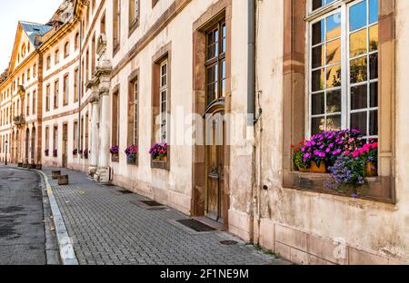 Vieilles maisons en pierre dans le centre historique de Strasbourg Banque D'Images