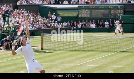 WIMBLEDON 2007 12e JOUR 7/7/07. HOMMES FINAL R.NADAL V RODGER FEDERER PHOTO DAVID ASHDOWN Banque D'Images