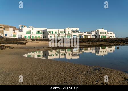 Strand beim Fischerdorf Orzola, Insel Lanzarote, Kanarische Inseln, Espagnol | Village de pêcheurs Plage d'Orzola, Lanzarote, Iles Canaries, Espagne Banque D'Images