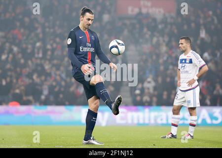 Zlatan Ibrahimovic (psg) lors du match L1 du championnat de football français entre Paris Saint-Germain (PSG) et Lyon (OL), le 13 décembre 2015, au stade du Parc des Princes, Paris, France - photo Stephane Allaman / DPPI Banque D'Images